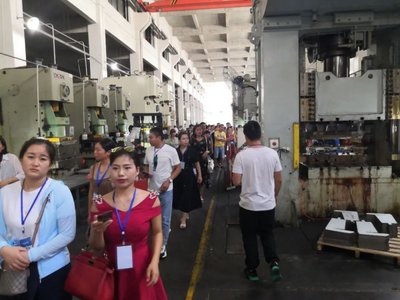 熱烈歡迎玉立安徽阜陽客戶團隊參觀玉立集成灶工廠